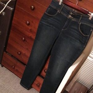 Women's Skinny Jeans in Dark Indigo Stretch Denim